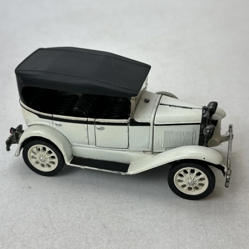 Vintage 1930 Ford Model A Phaeton Vehicle Die Cast 1:32 Ivory Black